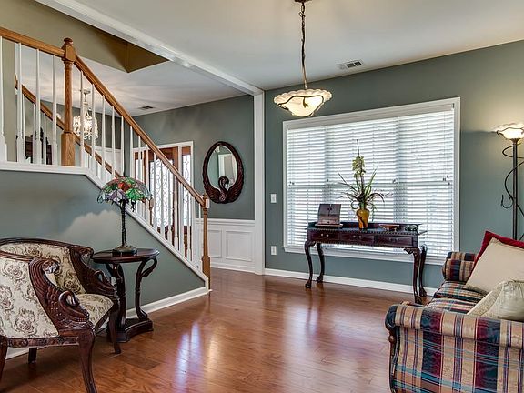 5th image of 2423 Newberry Ln