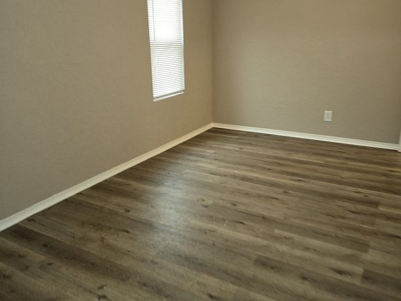 4th image of 1105 Carter Dr
