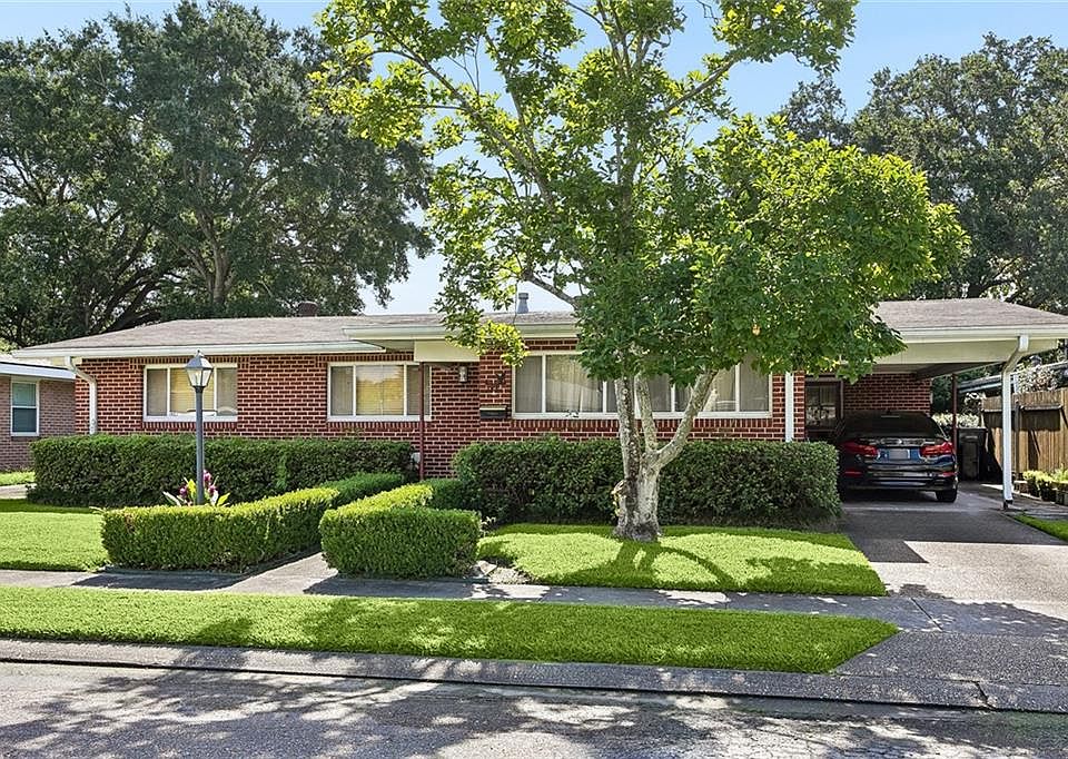 1st image of 158 Roselyn Park Pl