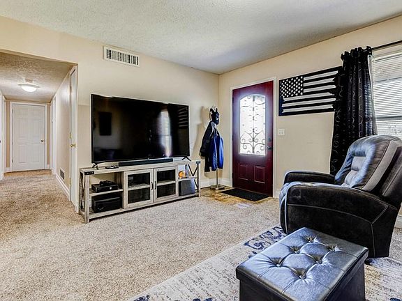 3rd image of 2321 Bluff Ave