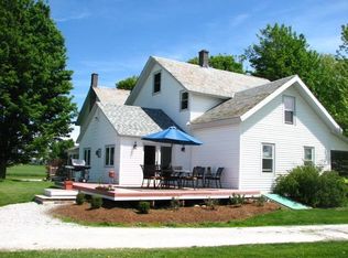 28 Pearl St, Grand Isle, VT 05458