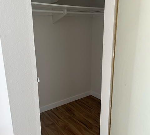 4th image of 1227 N Mollison Ave Unit F