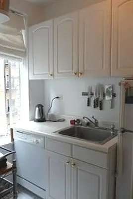 Rented by Douglas Elliman | media 7