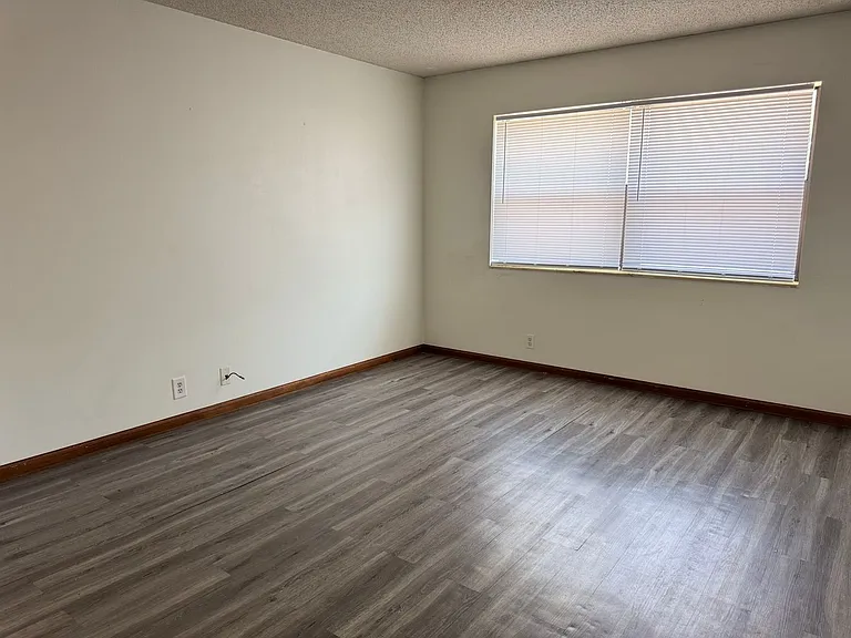 1214 Vattier St — Photo 3
