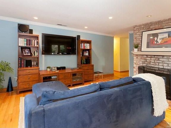 4th image of 144 Prince Royal Dr