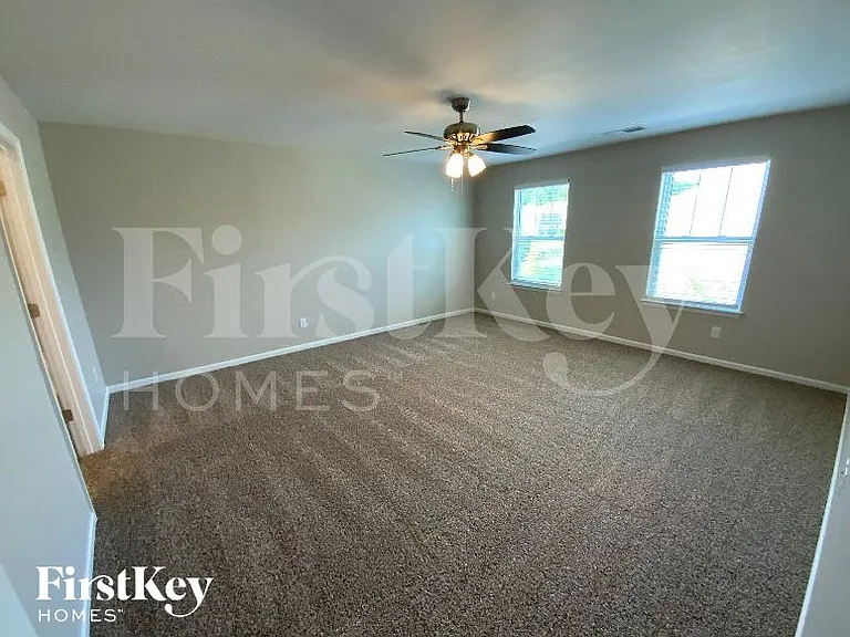 150 Scotsway Ct — Photo 6
