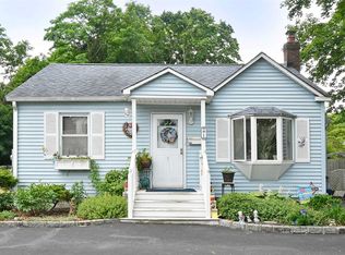 1 Marcher Ave, Huntington Station, NY 11746