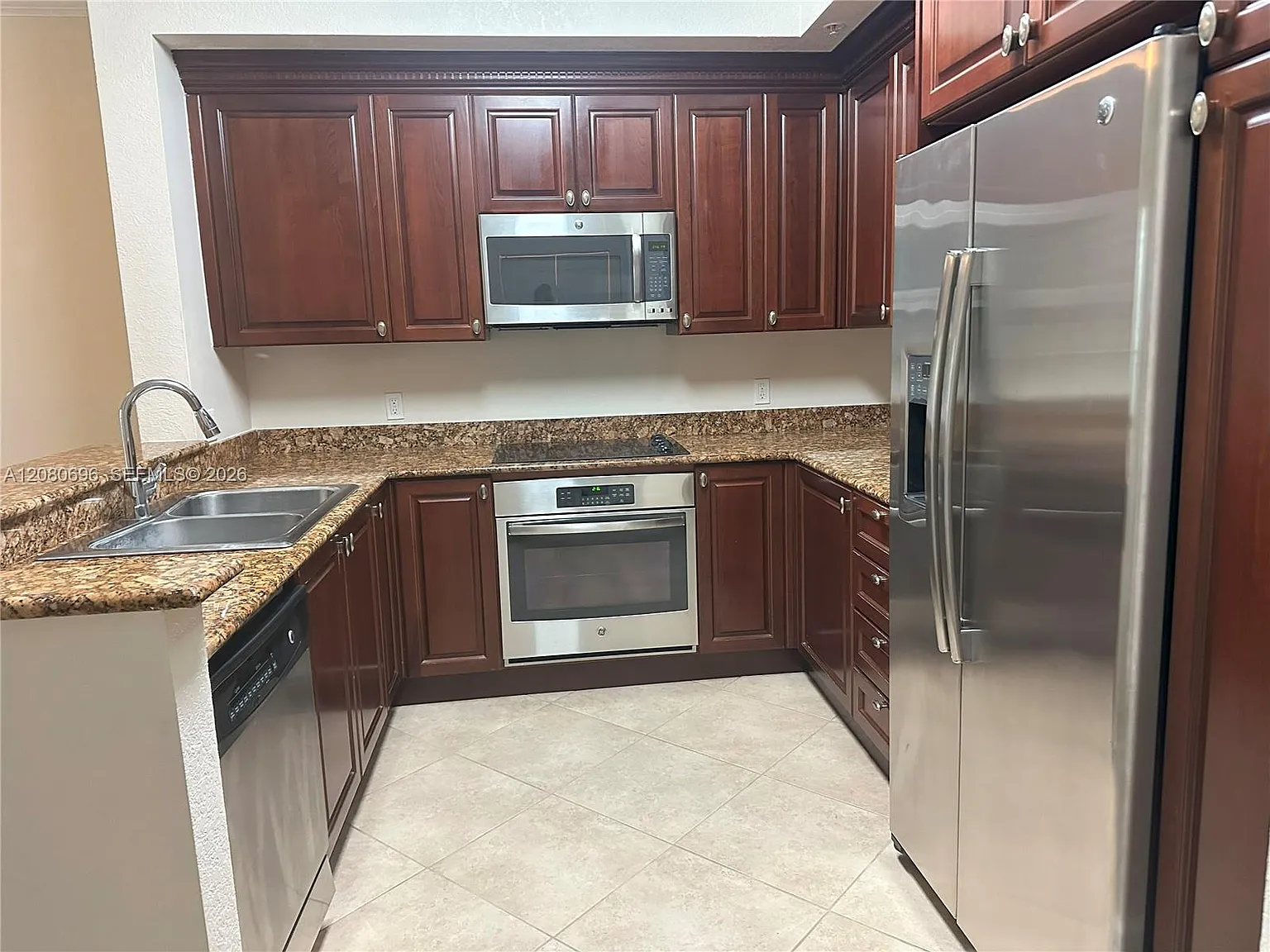 Vizcaya Lakes Condo — Photo 2