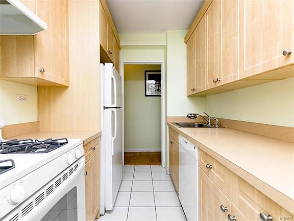 4th image of 3901 Independence Ave APT 2J