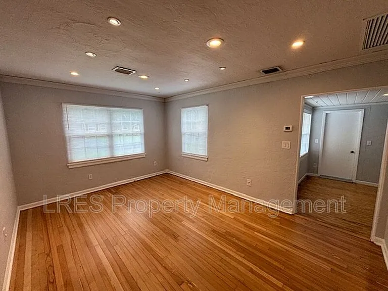 429 Wiltshire Rd — Photo 8