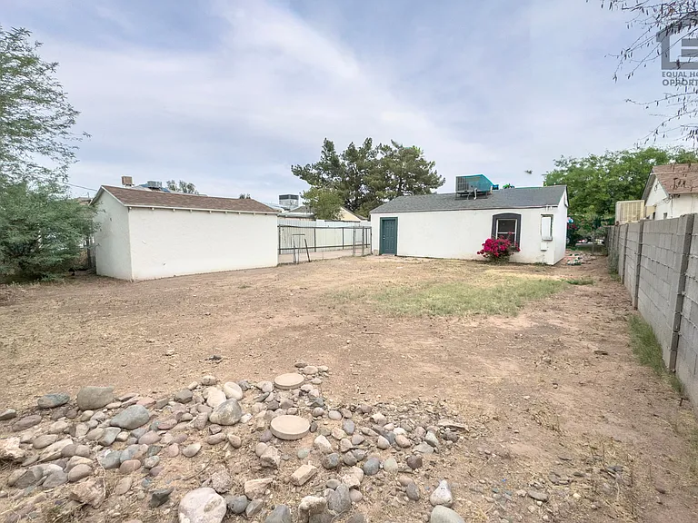 2517 E Culver St — Photo 29
