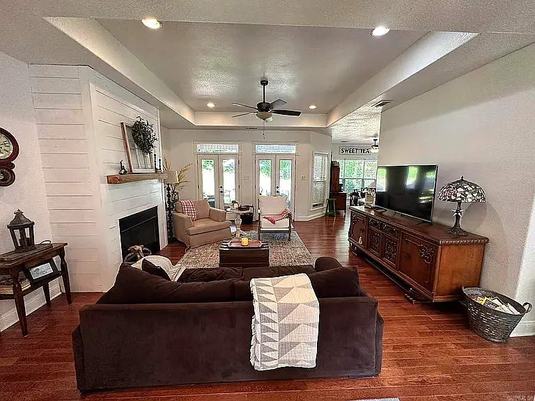 3 bed, 2319 sqft, $500 — Photo 4