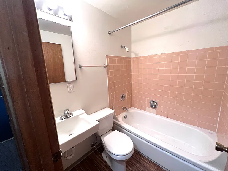 Tyee Apartments — Photo 12