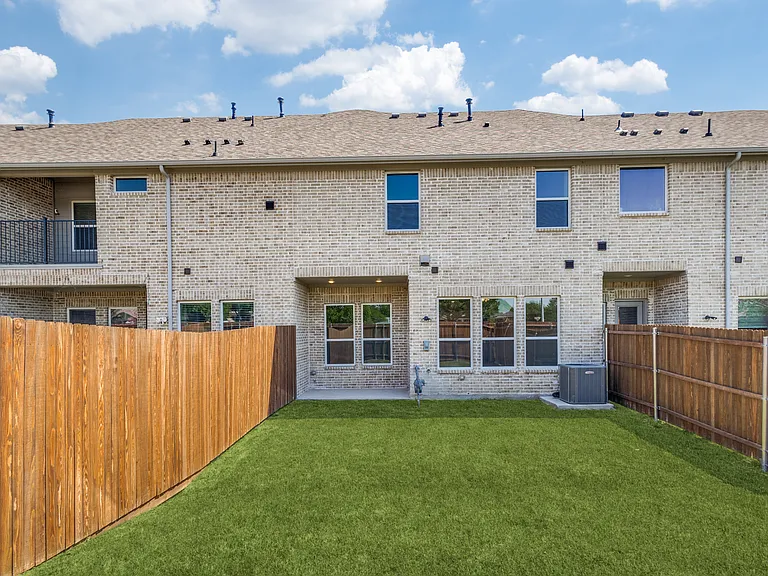528 Hutchinson Ln — Photo 10