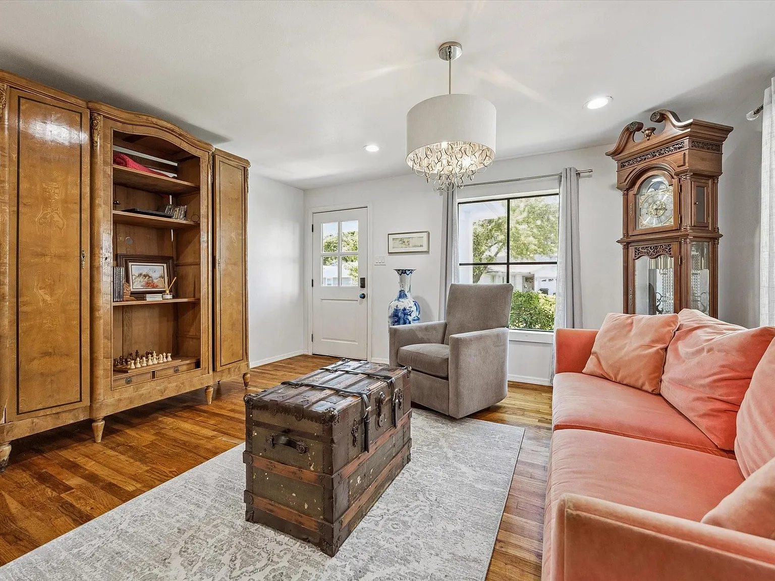 2 bed, 1.0 bath, 1012 sqft, $3,100 — Photo 3