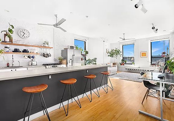 3rd image of 25 Carroll St APT 4A