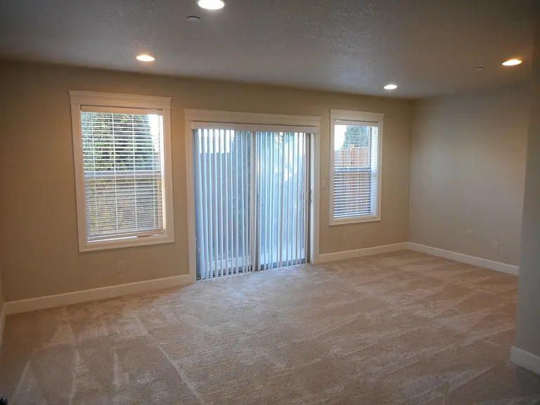 1555 Dolores Way SE — Photo 2