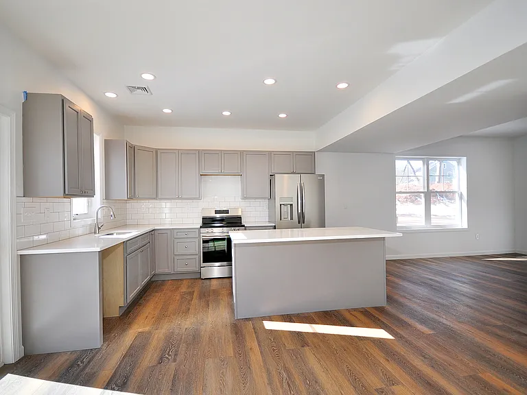 309 Main St — Photo 10