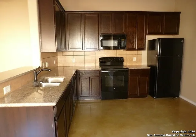 3 bed, 2.0 bath, 1228 sqft, $1,450 — Photo 2
