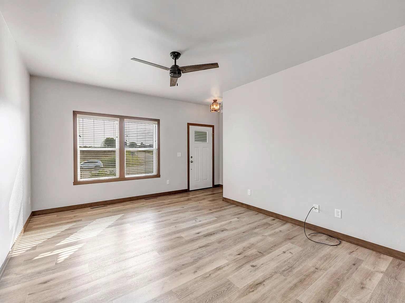 3 bed, 1373 sqft, $1,700 — Photo 4