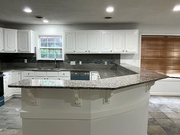 4th image of 102 American Eagle Way