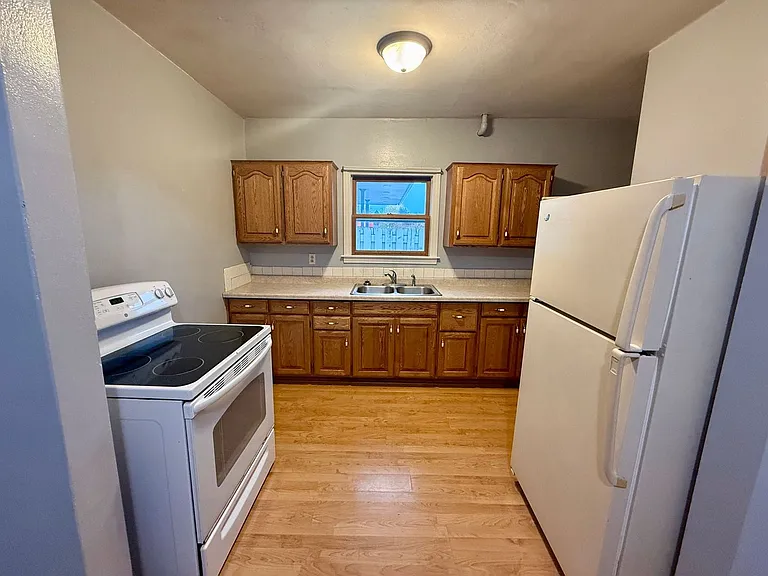 515 W Strowbridge St — Photo 2