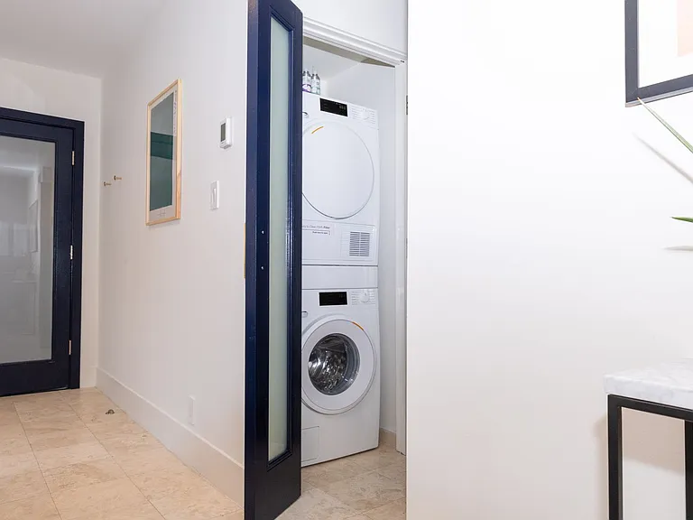 210 S Hamilton Dr #9 — Photo 11