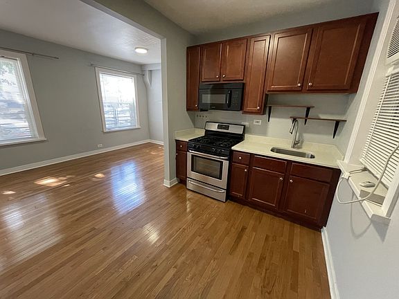 3rd image of 2360 W Dickens Ave Unit 1E