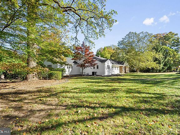 2nd image of 1016 Evergreen Rd