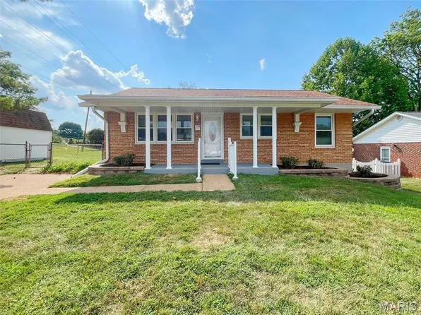 9775 Radio Dr, Saint Louis, MO 63123