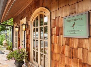 102 Russell Rd, Roswell, GA 30075