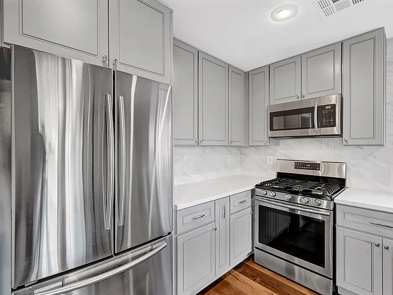 812 Sistine St — Photo 15