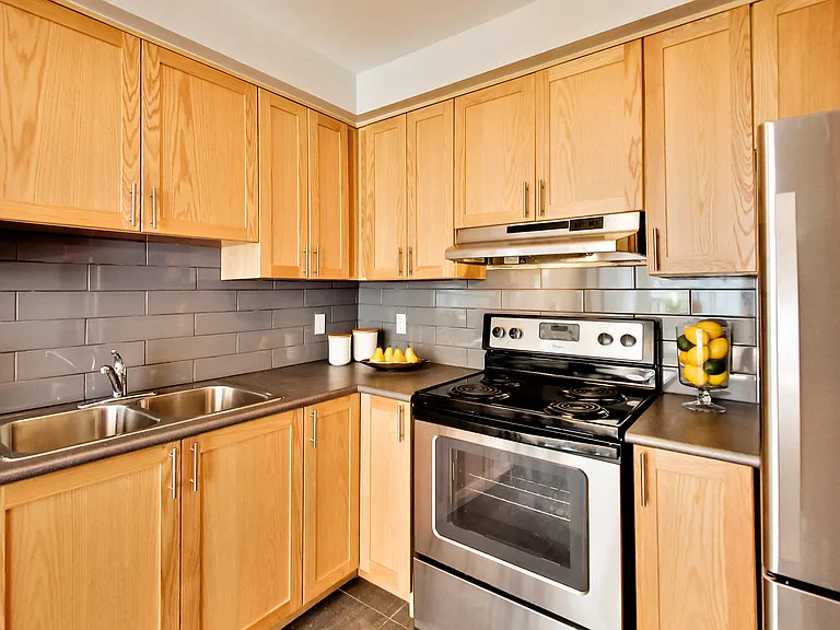 680 Roselawn Ave — Photo 54