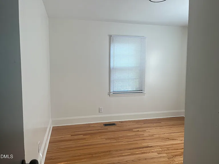 504 Powell St — Photo 10