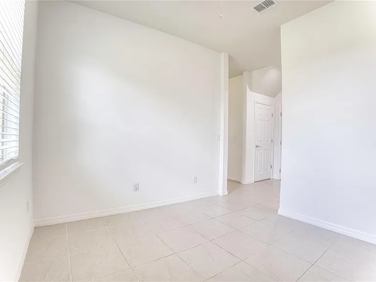 5270 Brydon Woods Cir — Photo 14