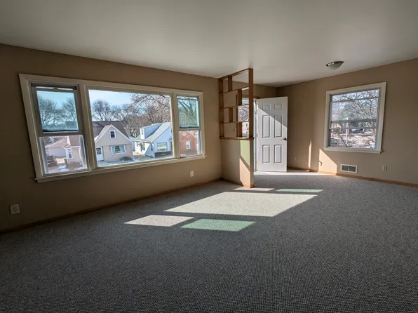 2230 S 81st St, West Allis, WI 53219