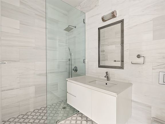 5th image of 350 E 82nd St APT 12C