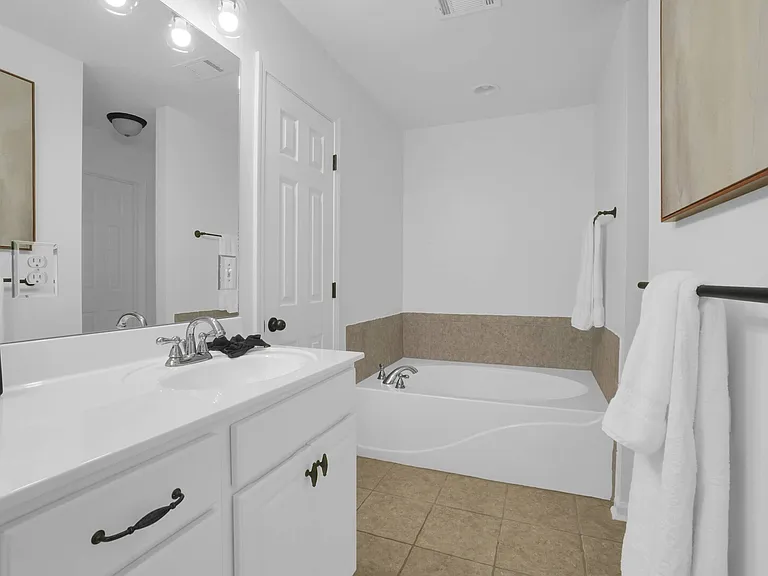 Dison Dr — Photo 19