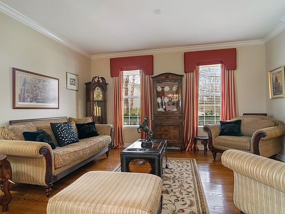 2nd image of 1582 Palisades Ln