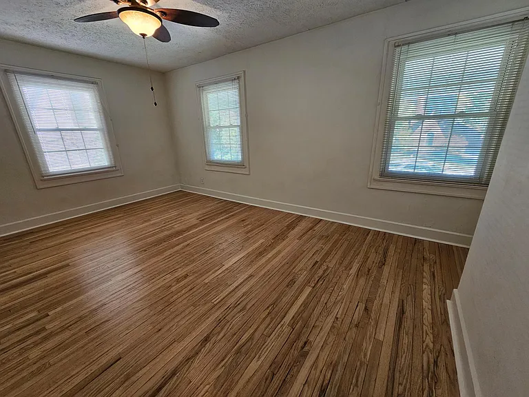 6052 N Park Ave — Photo 5