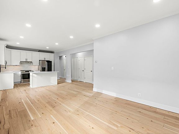 3rd image of 276 Broad Ave Floor 2