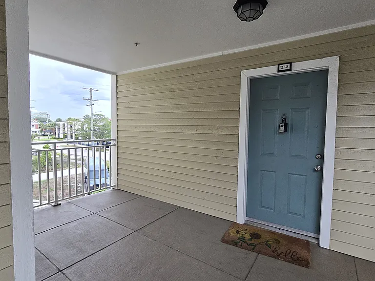 1000 W Horatio St #220 — Photo 1