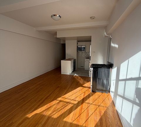 4th image of 50 W 72nd St APT 812