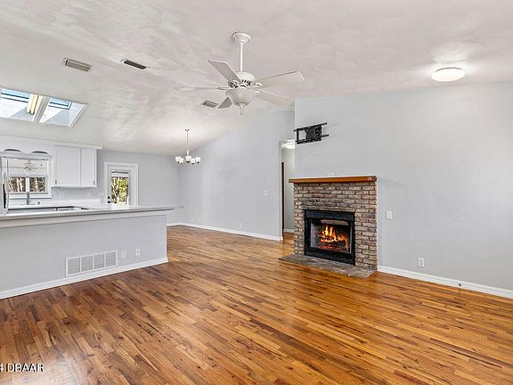 3rd image of 1465 Highridge Ave