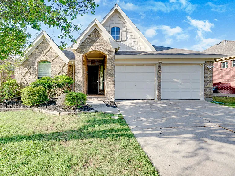 1700 Sparrow Ln — Photo 1