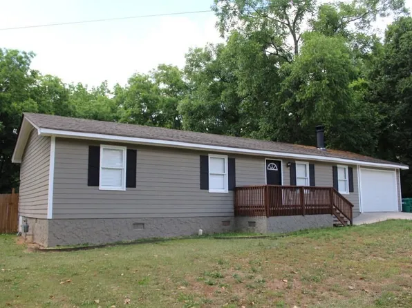 335 Poplar Ave, Social Circle, GA 30025