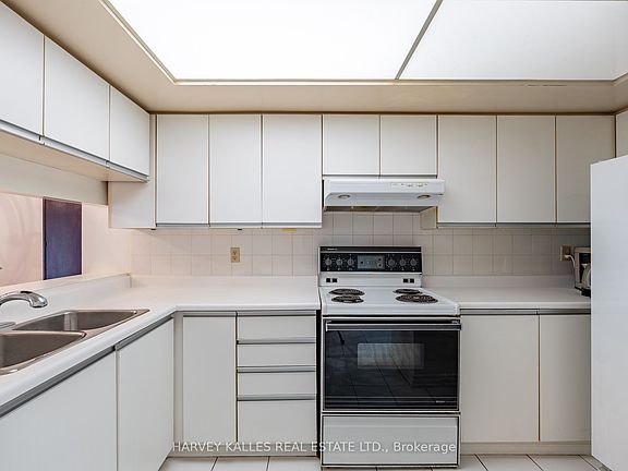 3rd image of 5 Kenneth Ave Unit 205