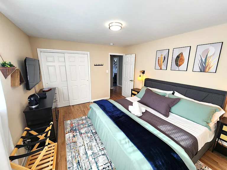 Large furnished primary bedroom _ travel nurse and corporate housing in Aurora CO