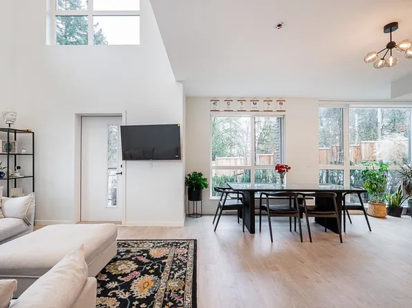 19577 65b Ave #105, Surrey, BC V3W 8S2