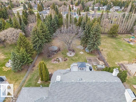 3rd image of 60 Sturgeon View Cres